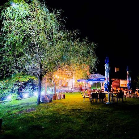 Pensiunea La Taverna Trăisteni Exterior photo
