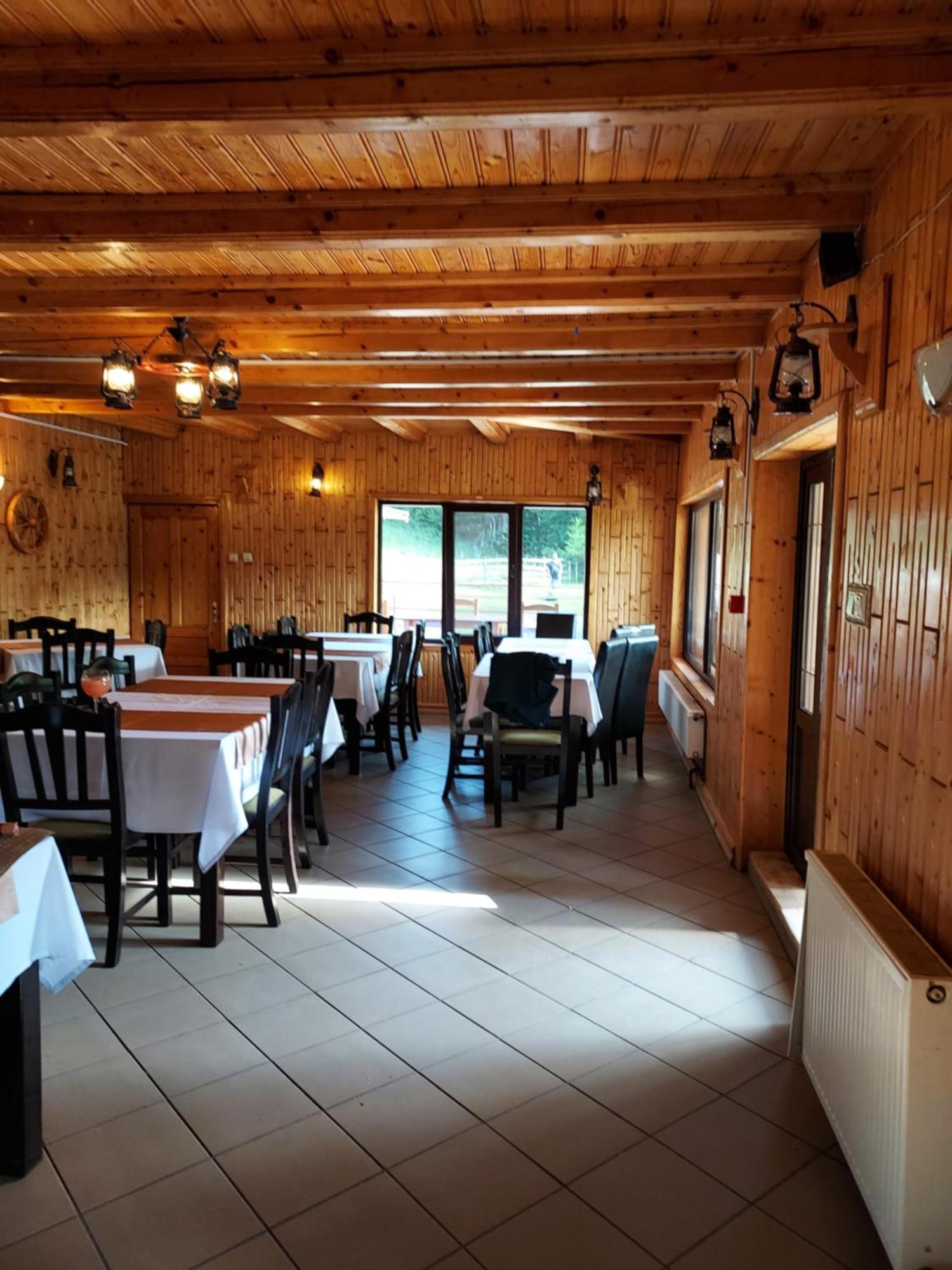 Pensiunea La Taverna Trăisteni Exterior photo