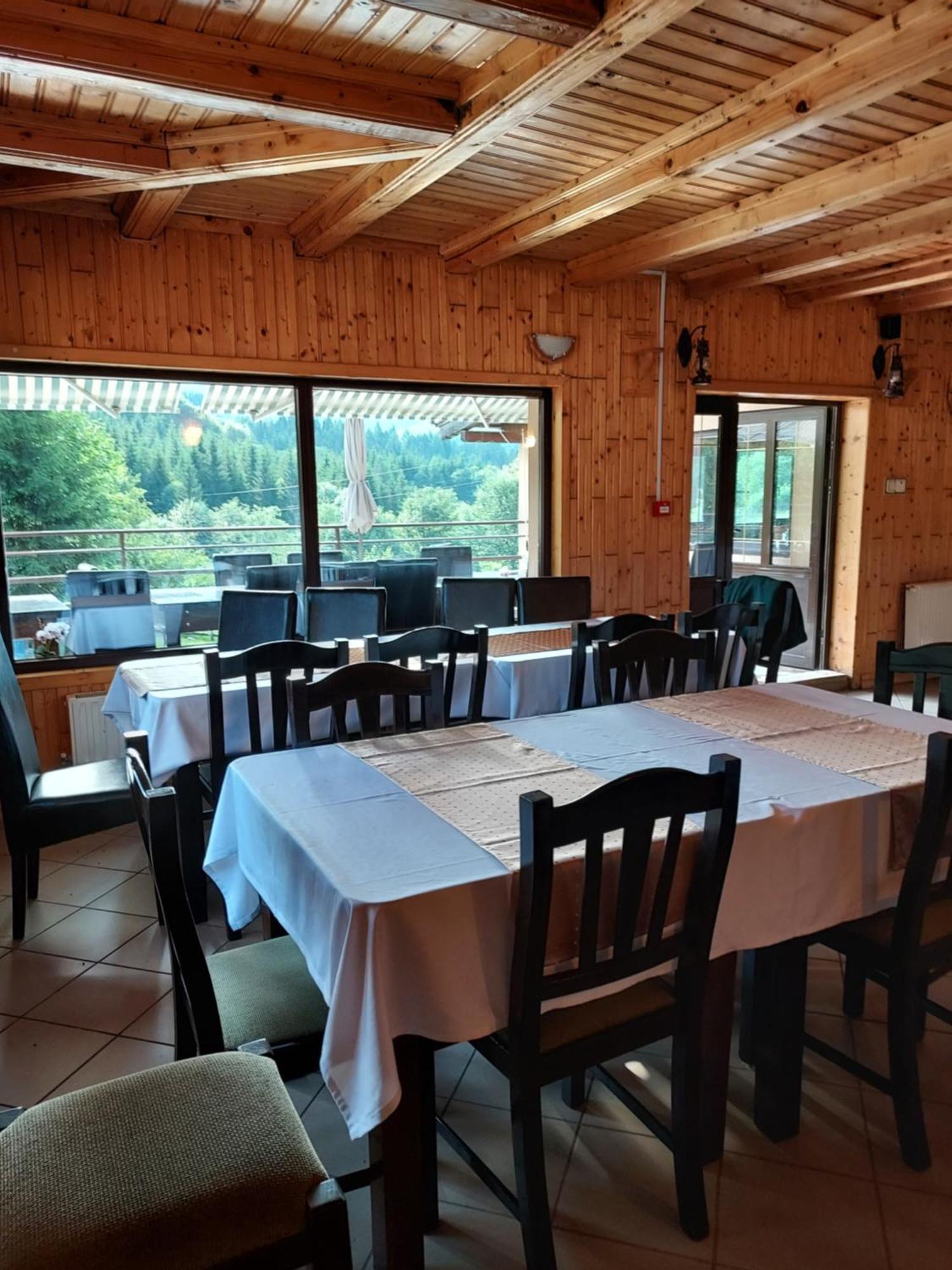 Pensiunea La Taverna Trăisteni Exterior photo