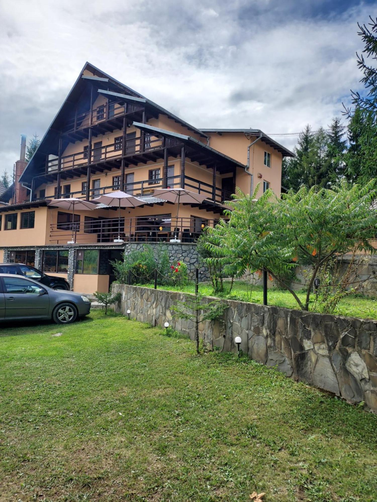 Pensiunea La Taverna Trăisteni Exterior photo