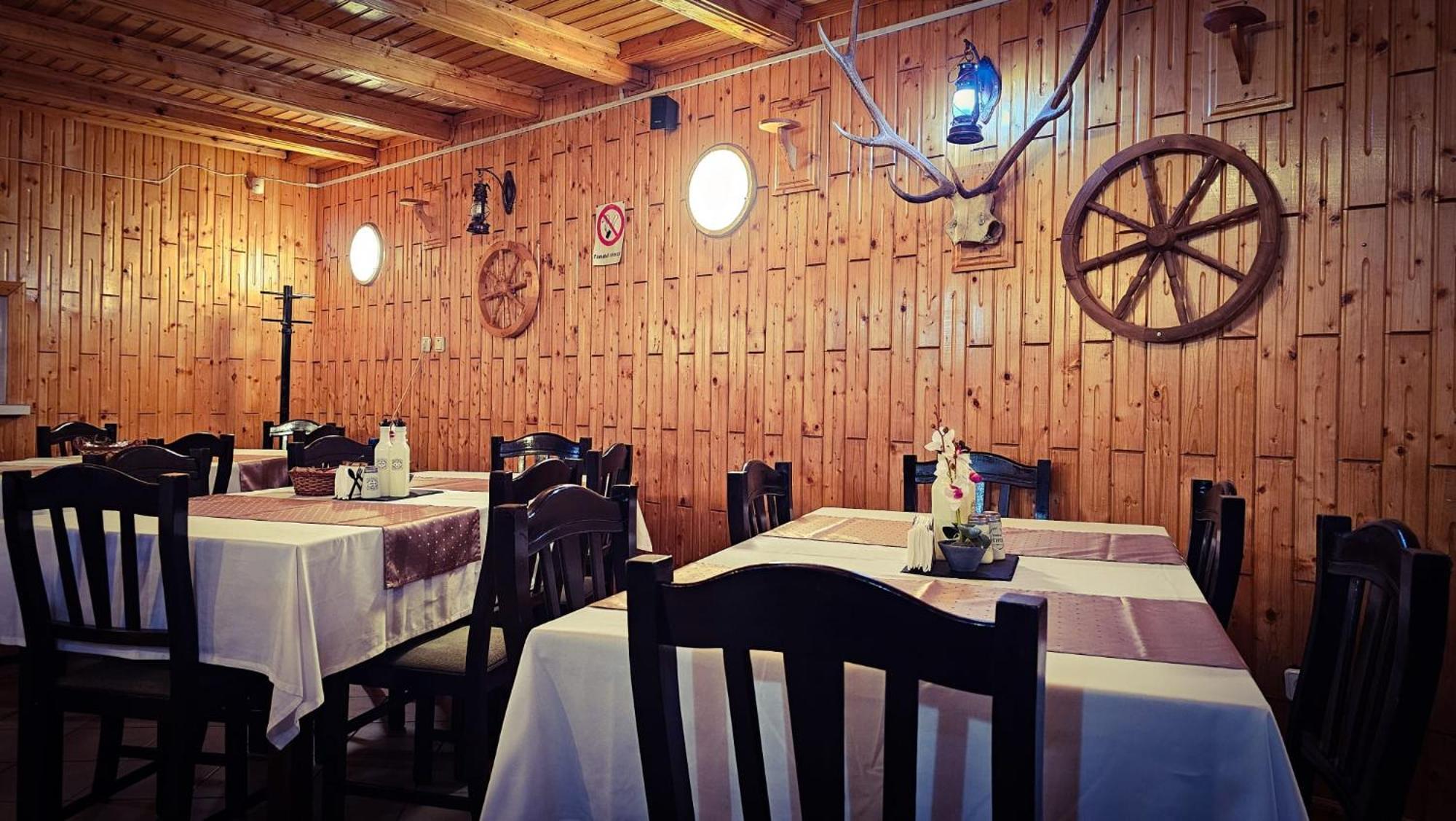 Pensiunea La Taverna Trăisteni Exterior photo